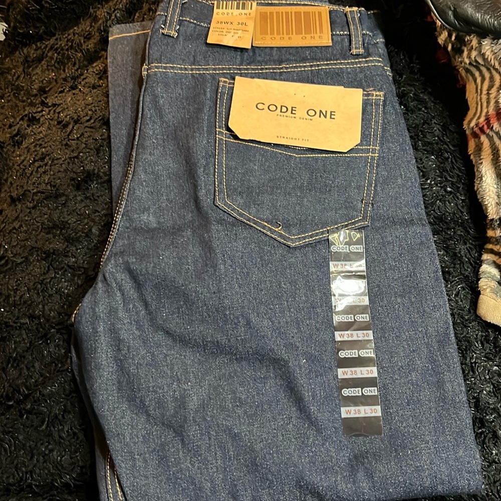 NWT - CODE ONE PREMIUM DENIM JEANS         (SZ. W- 38 - L-30)
